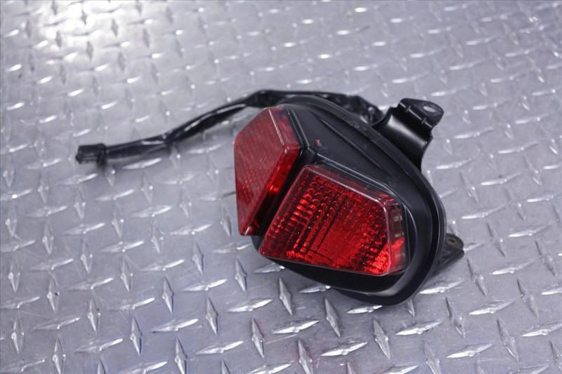 05 TRIUMPH DAYTONA 650 REAR TAIL BRAKE LIGHT LAMP ASSEMBLY 65