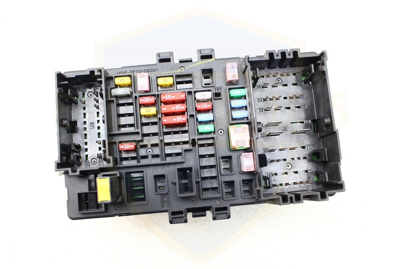 CHEVY TAHOE 17 18 19 20 RIGHT INSTRUMENT PANEL CABIN FUSE BOX 84114433 OEM