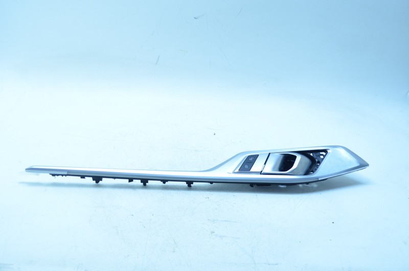 22-24 BMW i4 GRAN COUPE G26 FRONT LEFT DRIVER INTERIOR DOOR HANDLE W TRIM OEM