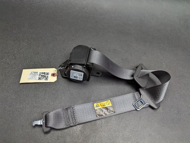 Rear Center Seat Belt Retractor 2022 Cadillac CT4 84640540 2020 2021