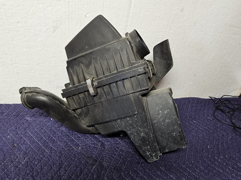 2010-2013 Ford Transit Connect Air Intake Airbox With Mass Airflow Sensor