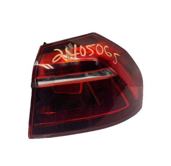 Volkswagen Passat tail light 16 to 19 right side quarter incandescent 561945096P