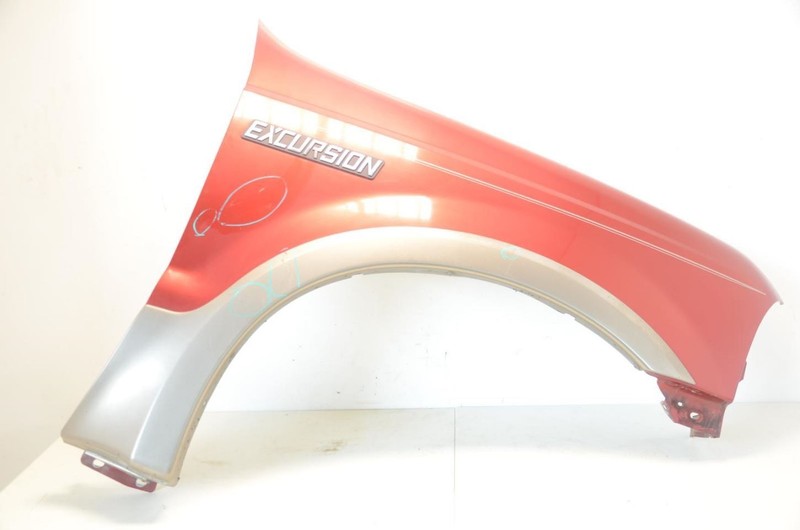 00-05 EXCURSION 6.8L Passenger Right Front Fender with Wheel Lip Molding