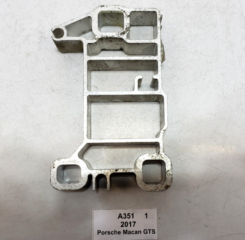 ✅15-25 OEM Porsche Macan GTS 95B Front Right Passenger Bumper Spacer Bracket 34k