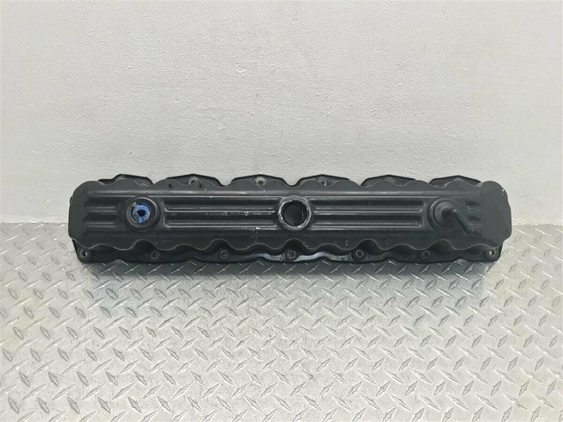 1999-2004 JEEP GRAND CHEROKEE 4.0L 6 CYLINDER ENGINE VALVE COVER OEM 53020323