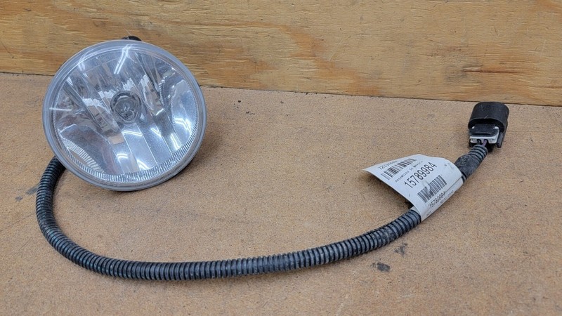 2007 - 2014 CHEVROLET TAHOE SUBURBAN FOG LIGHT ASSEMBLY HALOGEN OEM