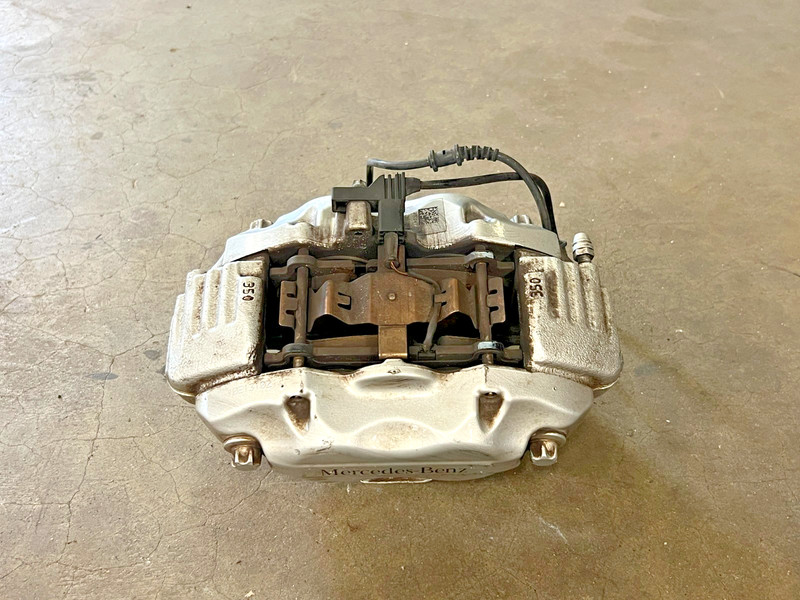 ⭐2007-2012 MERCEDES SL-CLASS FRONT RIGHT PASS BRAKE CALIPER BRACKET OEM LOT2611