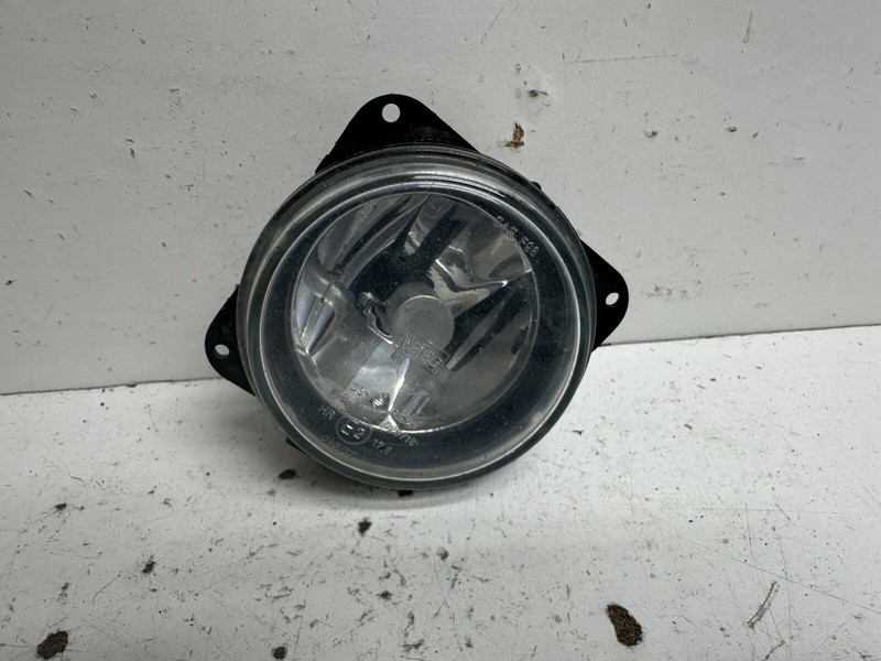 2001-2004 Mazda Tribute Front Right Passenger Foglamp Foglight Fog Lamp Light