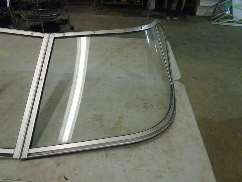 Z7 Bayliner Capri 2050-XL Boat Windshield Windscreen Glass Frame Curved Boat