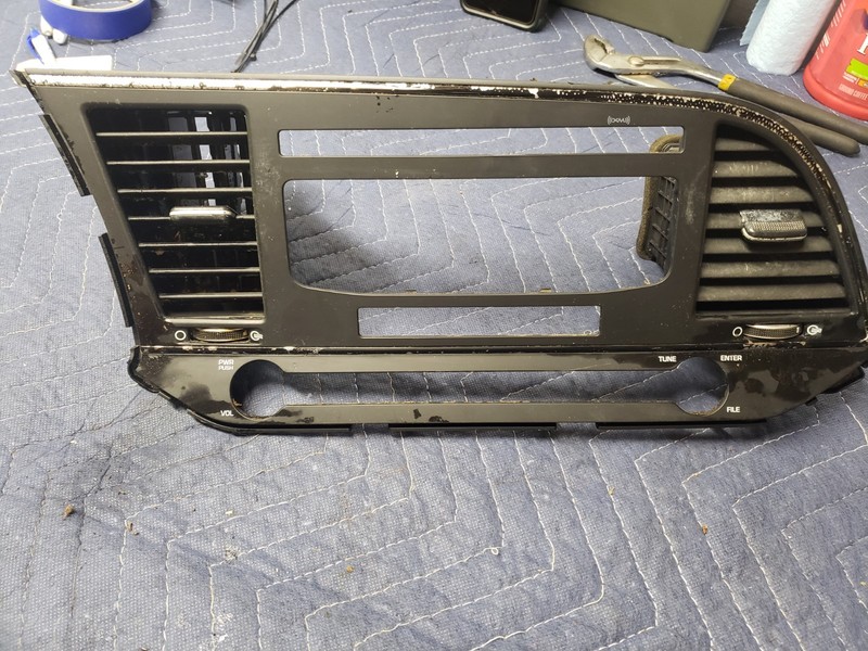 2016-18 HYUNDAI ELANTRA RADIO BEZEL / FACIA WITH VENTS - OEM PART # 84704-F3000