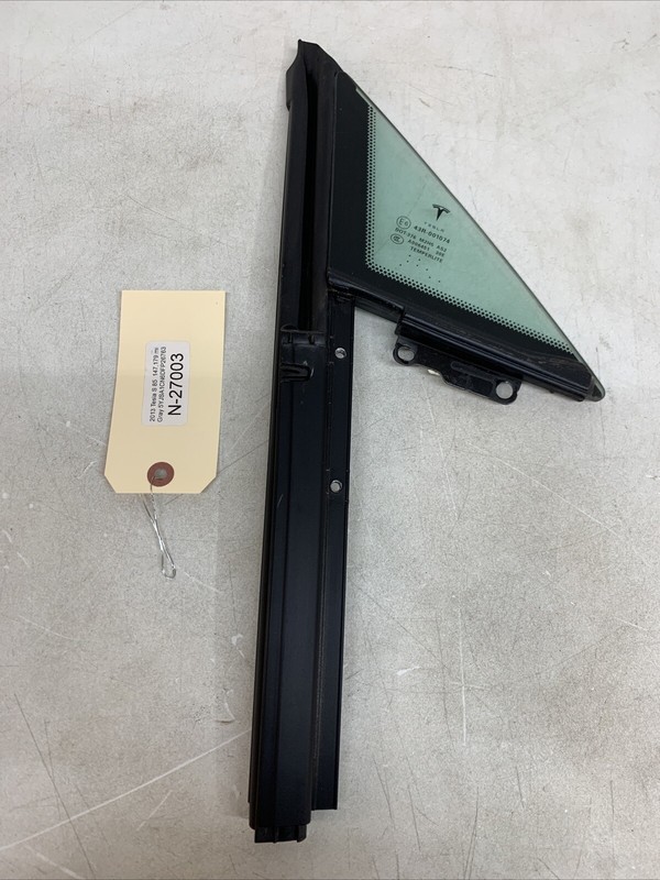 12-20 Tesla Model S Front RH Door Window Corner Quarter Glass 1032610 27003 B65