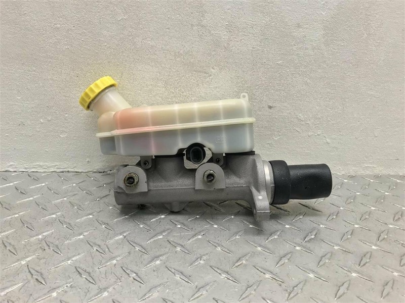 06 07 TOWN & COUNTRY CARAVAN 3.3L BRAKE MASTER CYLINDER OEM 541-00192