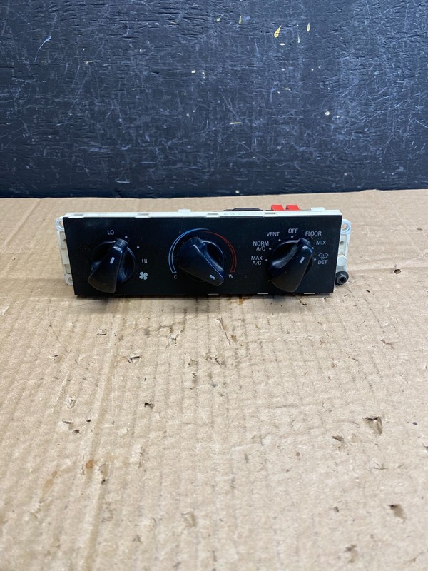 1995-1997 Ford Crown Victoria Marquis Climate Control Heater AC9570