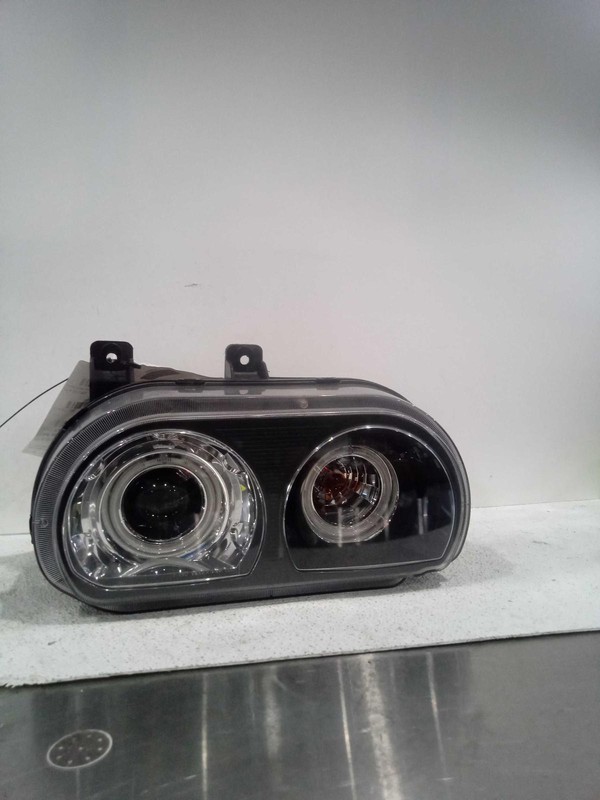 2010 Dodge Challenger Left Headlight Assembly Silver Halogen 170463 112K Miles