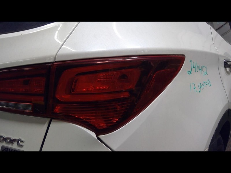 Passenger Tail Light SWB Sport Incandescent Fits 17-18 SANTA FE 1486538