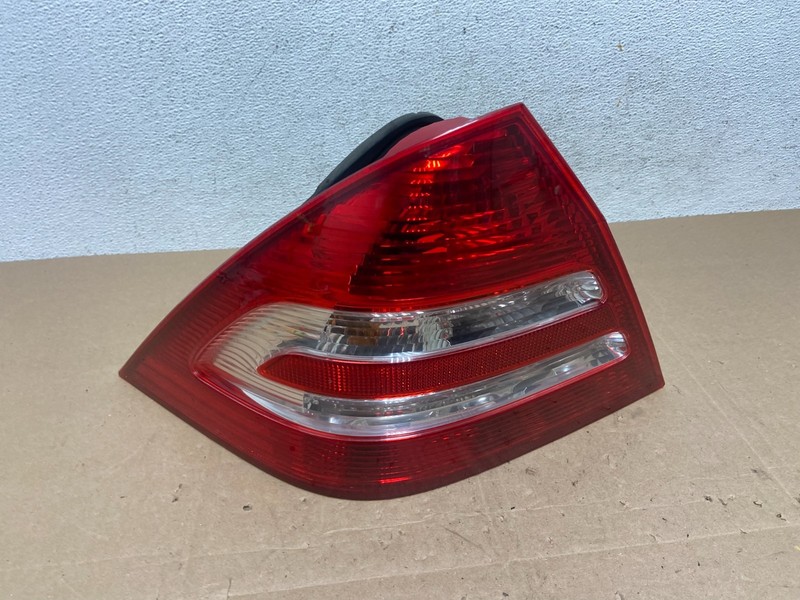 2005-2007 Mercedes-Benz C230 C240 W203 C-Class Left Driver Tail Light AE5967 DW