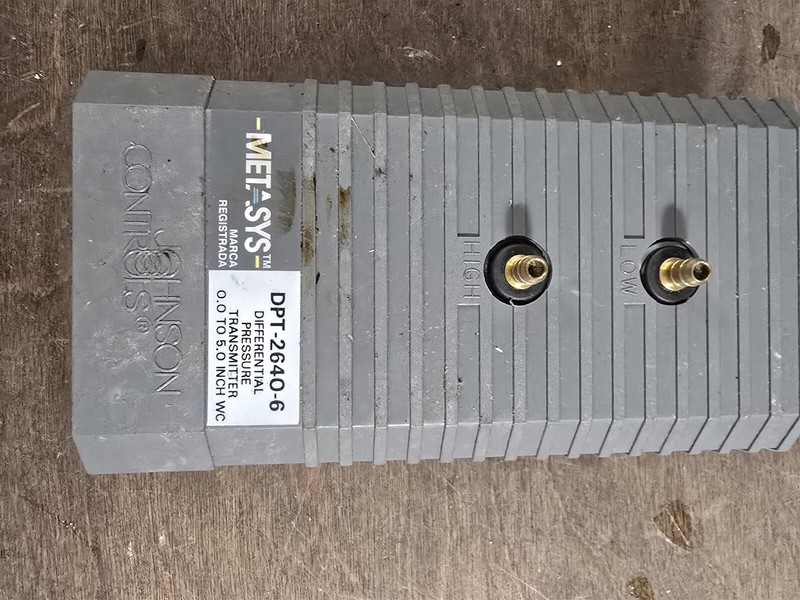 Johnson Controls DPT-2640-6 Metasys Differential Pressure Transmitter