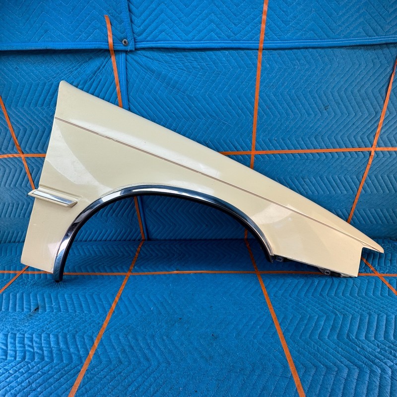 1989–1991 Chrysler Maserati Front Right Fender Assembly OEM Light Yellow