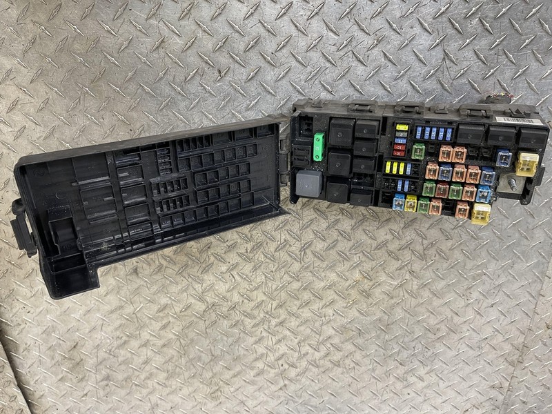 02-10 Ford Explorer 4.0L Engine Fuse Box Assembly Tested Oem