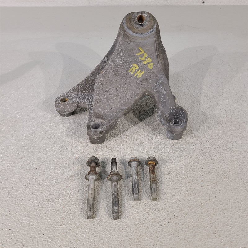 12-13 Ford Mustang GT Boss 302 Motor Mount Bracket Engine Pedestal Rh Aa7380