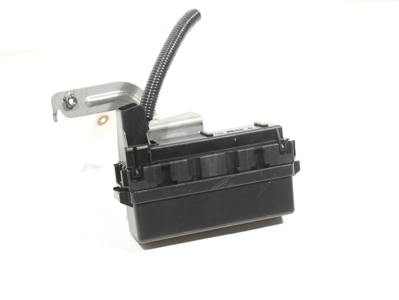 2017-2019 Infiniti Q50 Fuse Relay Box Module OEM 24382-EG002