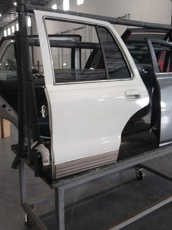 2002 KIA SPORTAGE Left Rear Door WHITE OEM Used 135K Miles NJ25-19815-485426