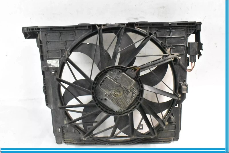 2011 BMW 528I F10 Sedan 3.0L Radiator Cooling Fan & Motor Assembly 16141910 OEM