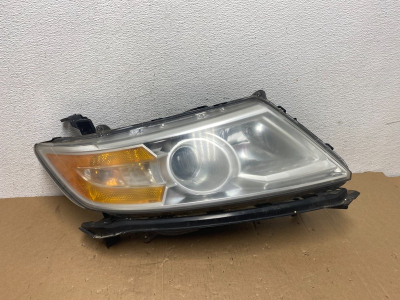 2011 to 2013 Honda Odyssey Front Right Passenger Headlight Halogen AD7938 DW