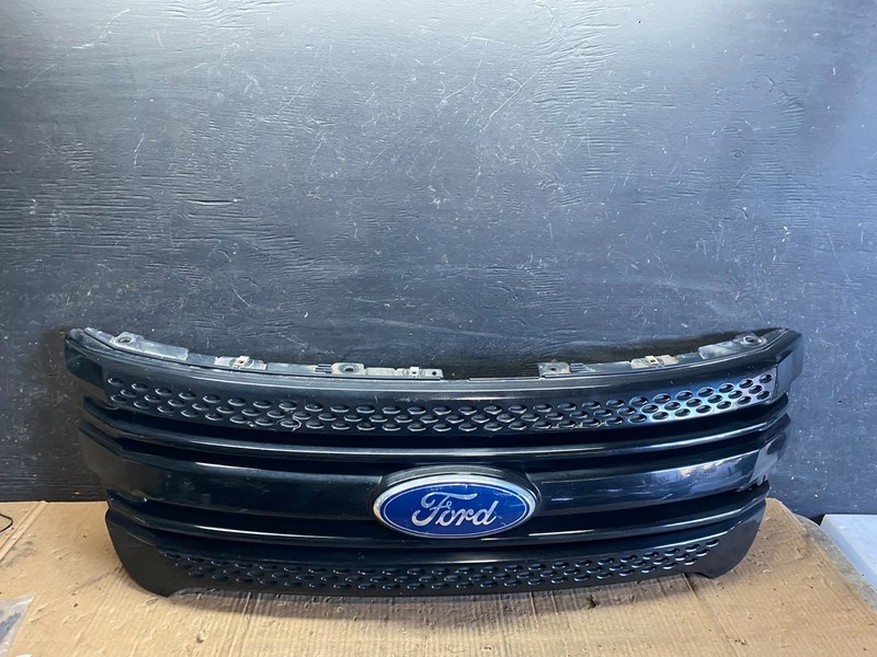 2011 to 2015 Ford Explorer Upper Front Grill Grille Oem S9587 DG