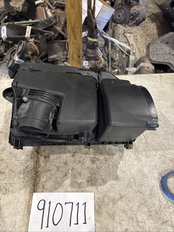 2006-2011 Cadillac DTS Buick Lucerne GM Air intake box w filter 4.6L