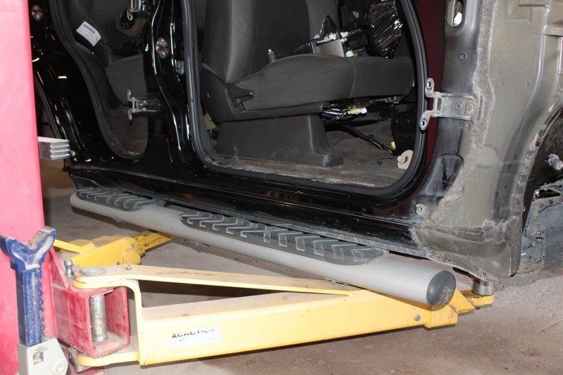 05-15 Nissan XTERRA 4.0L Pair of Left and Right Side Running Boards