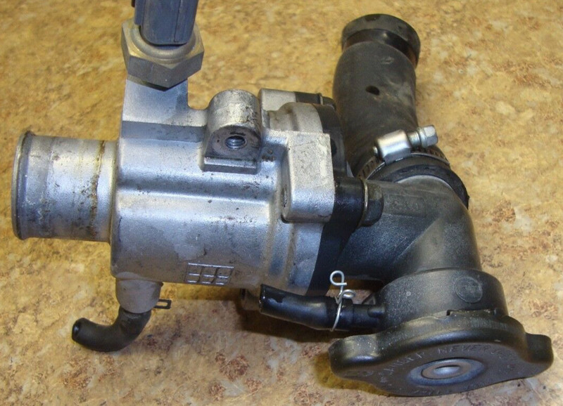 2001 Yamaha FZS1 FZ1 FZ 1 FZS1000 1000 Fazer Engine Thermostat Housing Coolant