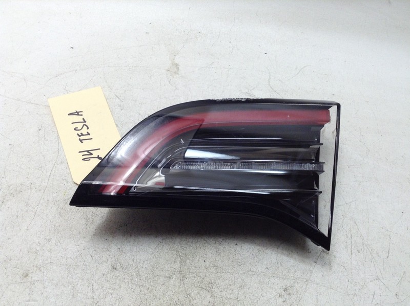 20-24 TESLA MODEL Y PERFORMANCE REAR RIGHT PASSENGER INNER TAIL LIGHT LAMP OEM