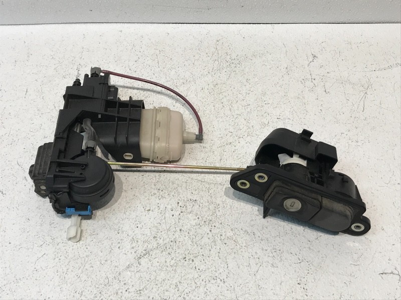 00-06 Mercedes W220 S500 Trunk Lid Latch Lock Vacuum Actuator Assembly OEM