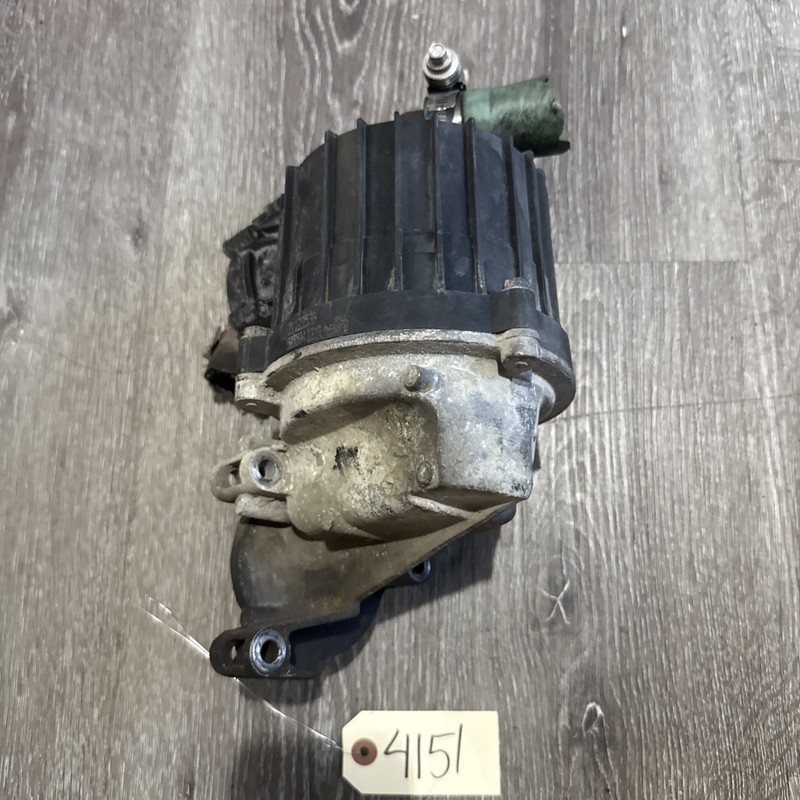 Crankcase Ventilation Oil Separator Fit For Volvo Mack - P/N: 21122539