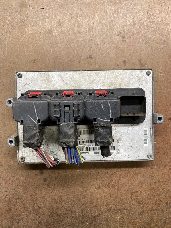 2007 Jeep Liberty Dodge Nitro 3.7L Engine Control p05187213af OEM M3228 DG