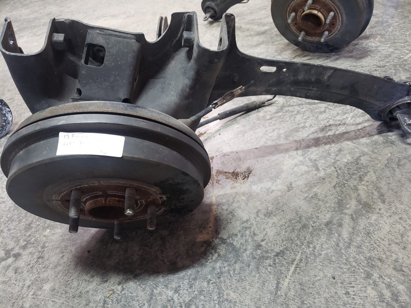 2013 FORD FOCUSREAR leftSIDE SPINDLE KNUCKLE WHEEL HUB OEM
