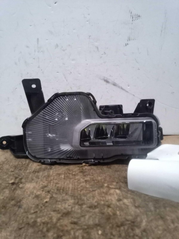 Used Driving Light fits: 2023 Kia Niro fog-driving lower grille mounted Grade A