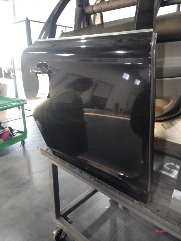 2017 Volvo XC60 Rear Right Door Black Used OEM 495738 Molding Missing