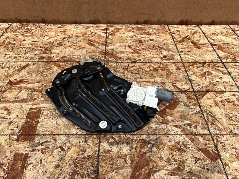FORD MUSTANG/ GT CONVERTIBLE 2015-2023 OEM REAR RIGHT PASSENGER WINDOW REGULATOR