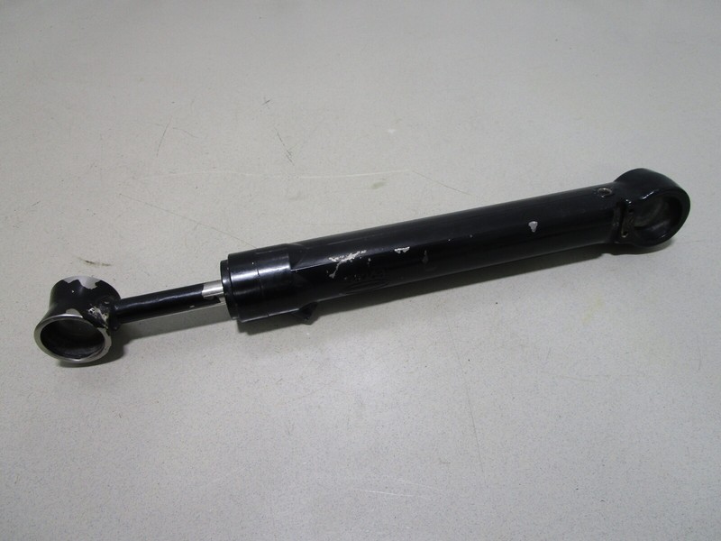 98703A26 Mercruiser Bravo I II III Stern Drive Trim Tilt Cylinder Ram Port