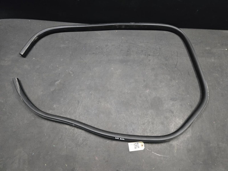 Rear Left Door Body Weatherstrip 2018 Range Rover Velar J8A2-253A10-A 2019-2022