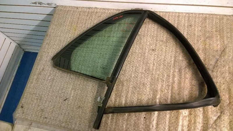 01 CADILLAC DEVILLE DTS PASSENGER RIGHT REAR VENT GLASS OEM 1146-34