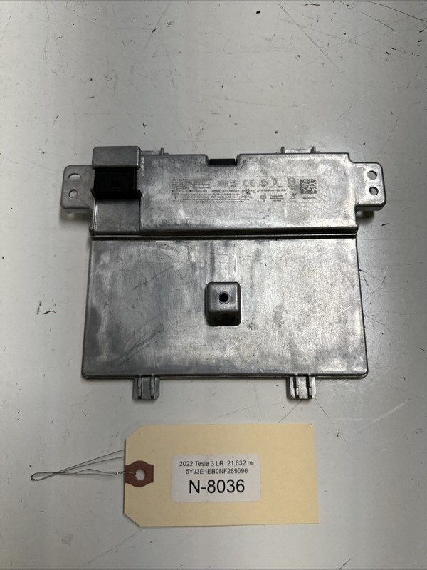 TESLA MODEL 3 CENTER CONSOLE INDUCTIVE CHARGER MODULE OEM 2017-2021 8036 B114