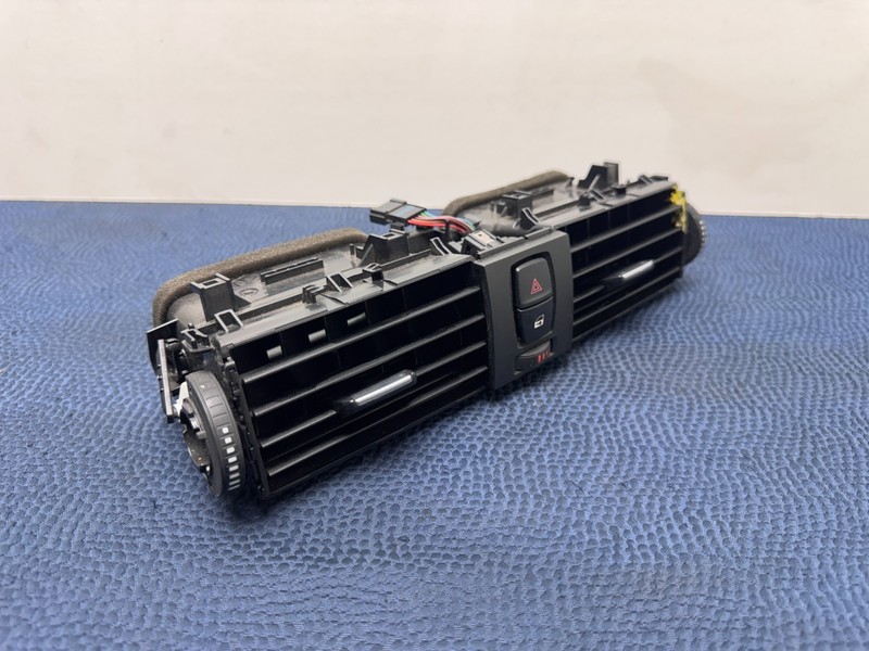 12–20 OEM BMW F30 F32 F36 F80 F82 F83 M3 M4 Front Center Air Vent Grille Black