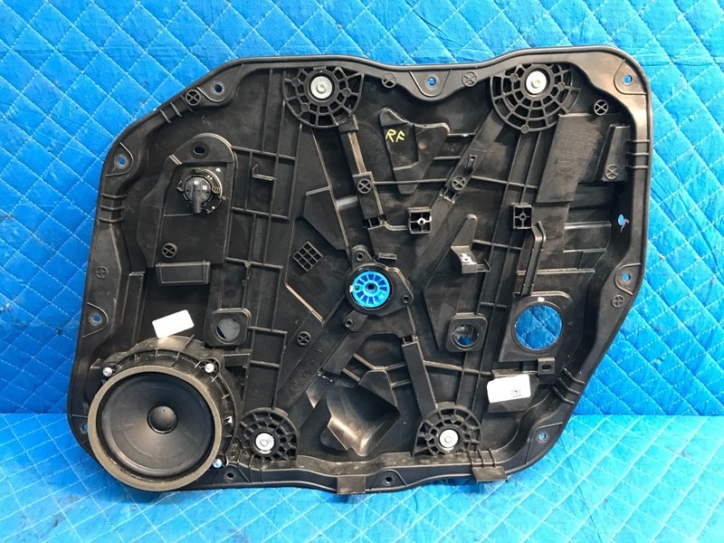 2022-25 HYUNDAI Santa Cruz FRONT Right Passenger DOOR WINDOW REGULATOR CARRIER