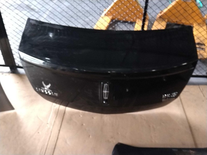 2013 Lincoln MKS Black Deck Lid OEM Used 89000 Miles DA5Z5440110A