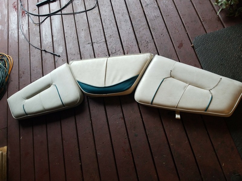 Z7 1992 Crownline 182 front seats