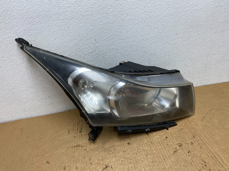 2011 to 2015 Chevrolet Cruze Halogen Right Passenger Rh Headlight Oem AC8128 DW
