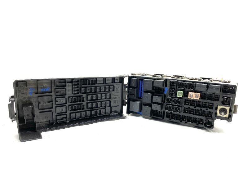 Engine Fuse Box 4.6L Fits 2002-2010 Ford Explorer 4 Door 67313 ***Wires Cut***